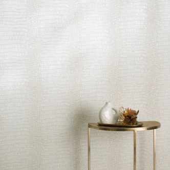 Ikke-vævet tapet i beige med krokodillelook, subtilt moderne og elegant struktur Ikke-vævet tapet i beige med krokodillelook, subtilt moderne og elegant struktur