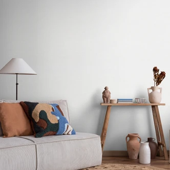 Ikke-vævet tapet almindeligt hvidt med en fin hørstruktur, subtilt moderne og tidløst elegant Ikke-vævet tapet almindeligt hvidt med en fin hørstruktur, subtilt moderne og tidløst elegant