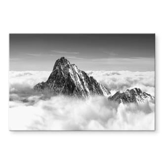 Tableau en verre acrylique Pic de montagne au-dessus des nuages blancs 