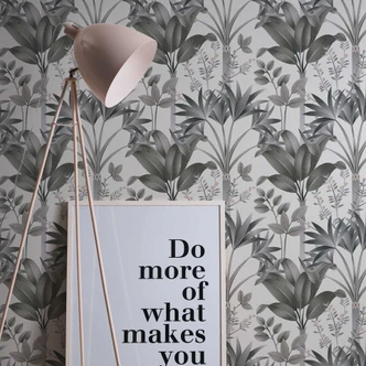 Djungel tapet i grafisk stil svart och vitt - non-woven tapet palmblad 