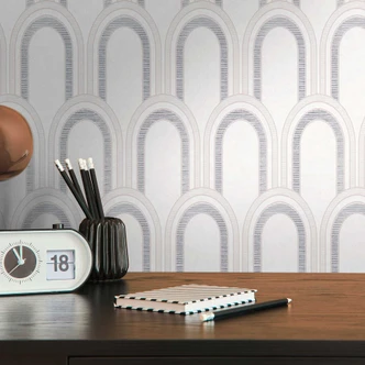 Mönster tapet med bågar art deco stil vit silver - grafisk tapet retro look  