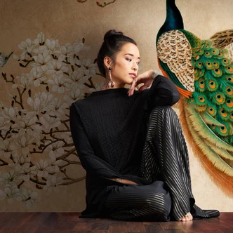 Livingwalls Tapete mit Pfauen Metropolitan Stories THE WALL Vliestapete beige, weiß, orange 