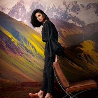 Livingwalls Tapete Bergpanorama Metropolitan Stories THE WALL Vliestapete grün, braun 