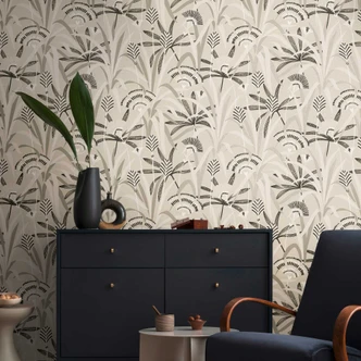Pflanzen-Tapete in Beige Schwarz – Vliestapete mit exotischem Blättermuster 