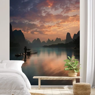 Fototapet Zhang - Asiatiskt flodlandskap i skymningen 