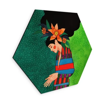 Sekskantet Billede Kvinde i stribet kjole med orange blomster - Hülya - Alu-Dibond 