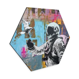 Hexagon Wandbild Astronaut mit Taube - Kuryliuk - Alu-Dibond 