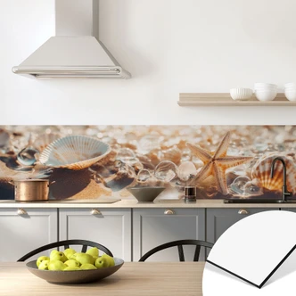 Küchenrückwand Muscheln am sonnigen Strand | Maritime Wanddeko - Treechild 