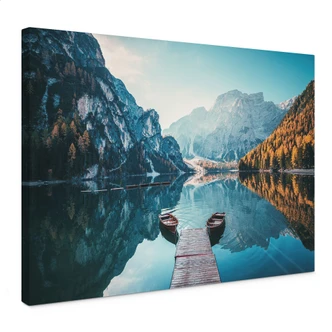 Canvas  Gangbro i træ ved Pragsøen i Dolomitterne 