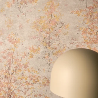 Ikke-vævet tapet Astrid Whispering Woods beige gul brun - skovtapet træer akvarel naturtapet 