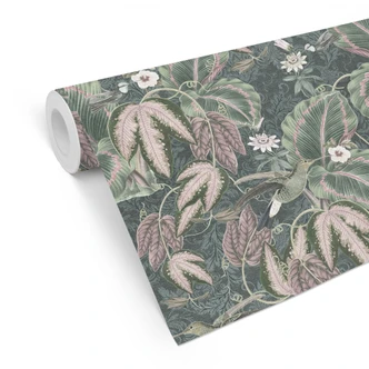 Mustertapete Kolibri im Tropenwald | Dschungeltapete - Bloomery Decor Mustertapete Kolibri im Tropenwald | Dschungeltapete - Bloomery Decor