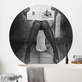 Vinilo decorativo Mujer erótica en el baño - Toniolo - Redondo Vinilo decorativo Mujer erótica en el baño - Toniolo - Redondo