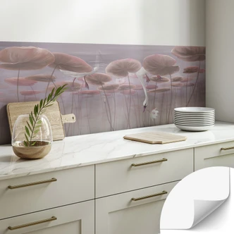 Zelfklevende Keukenachterwand Lotusbloemen met zwaan in water in donkerroze - Ms Tiff 