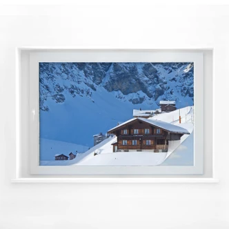 Sichtschutzfolie Ferienhütte in den Schweizer Alp 