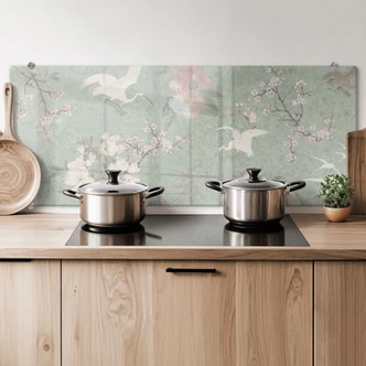 Spritzschutz Kraniche im Kirschblüten-Rausch Grün - Bloomery Decor - Panorama Spritzschutz Kraniche im Kirschblüten-Rausch Grün - Bloomery Decor - Panorama
