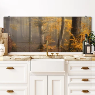 Spritzschutz Goldene Blätter im nebligen Wald - Maier - Panorama 
