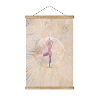 Textielposter yoga boomhouding in een zonnecirkel - Manovski 