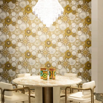 Carta da parati in tessuto non tessuto Versace Art De La Table Barocco Cerchi Medusa Meandro Oro Crema 