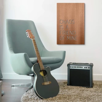 Decoro in legno - Chaos is a friend of mine 