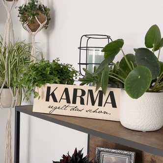 Holzschild Karma regelt das schon 