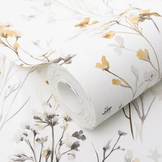 Ikke-vævet tapet med sarte engblomster i gul og hvid som blomstret naturtapet Ikke-vævet tapet med sarte engblomster i gul og hvid som blomstret naturtapet