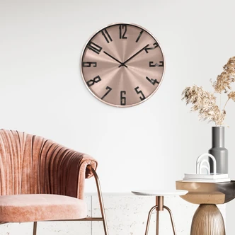 Moderne Wanduhr im Metallic-Look aus Aluminium, roségold | Ø 30 cm Moderne Wanduhr im Metallic-Look aus Aluminium, roségold | Ø 30 cm