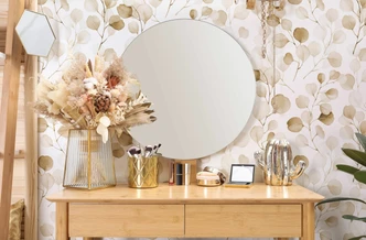 Vliestapete mit gemalten Blättern weiß, braun Floral 