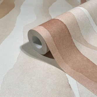 Carta da parati in tessuto non tessuto in beige a righe astratte dall'aspetto grafico moderno Carta da parati in tessuto non tessuto in beige a righe astratte dall'aspetto grafico moderno