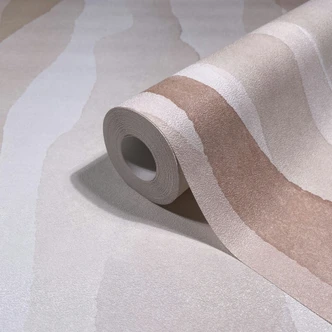 Carta da parati in tessuto non tessuto in beige a righe astratte dall'aspetto grafico moderno Carta da parati in tessuto non tessuto in beige a righe astratte dall'aspetto grafico moderno