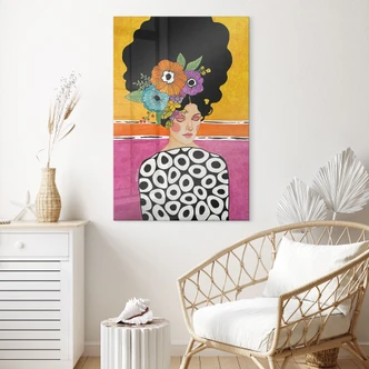 Tableau en verre acrylique Femme avec une couronne de fleurs colorées - Hülya 