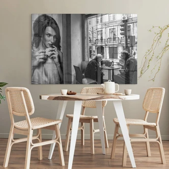 Tableau sur verre acrylique Sarmento - Un tête-à-tête au café 