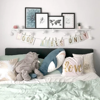 Poster The world is a book 