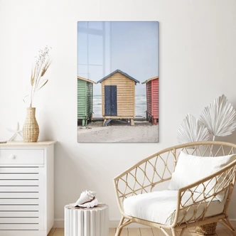 Tableau en verre Été | Charmes de la côte - Cabanes colorées au bord de la mer - Shot by Clint 