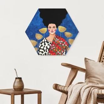 Hexagon Wandbild Frau im Feld mit goldenen Blättern - Alu-Dibond - Hülya 