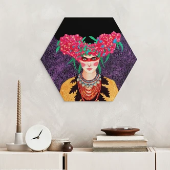Sekskantet Billede Kvinde med blomsterkrans og stivelse - Hülya - Alu-Dibond 