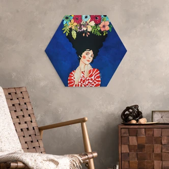 Sekskantet Billede Kvinde med blomster i håret - Hülya - Alu-Dibond 