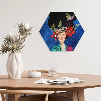 Sekskantet Billede Kvinde med kolibri i den stjerneklare nat - Hülya - Alu-Dibond 