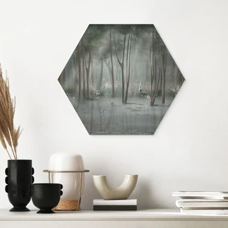 Hexagon Wandbild Nebelwald am See mit Reiher in Grün - Ms Tiff - Alu-Dibond 