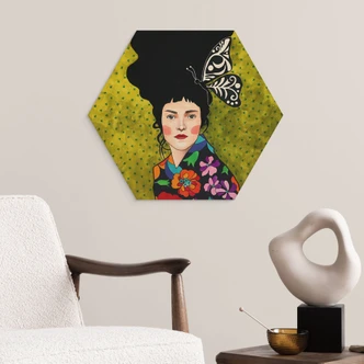 Billede af træ kvinde med sommerfugl i håret - Hülya 