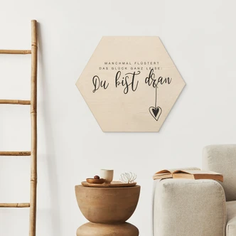 Hexagon-Holzbild Manchmal flüstert das Glück ganz leise 