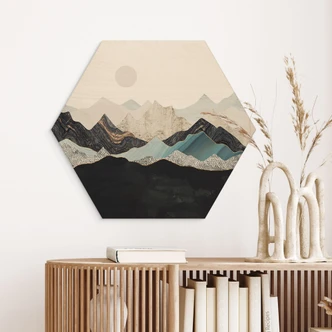 Hexagon-Holzbild Ruhige Berglandschaft in der Dämmerung - SpaceFrog Designs Hexagon-Holzbild Ruhige Berglandschaft in der Dämmerung - SpaceFrog Designs