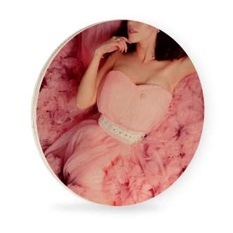 Trätavla - Den rosa klänningen - Rund 