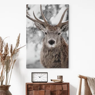 Stampe su tela con cervi innevati e motivi animali per il soggiorno - Strigel 