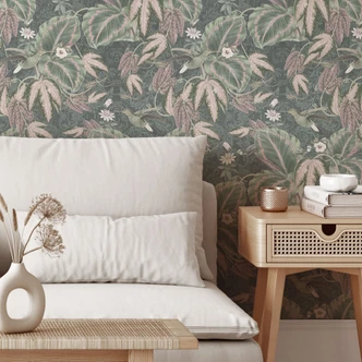 Mustertapete Kolibri im Tropenwald | Dschungeltapete - Bloomery Decor Mustertapete Kolibri im Tropenwald | Dschungeltapete - Bloomery Decor