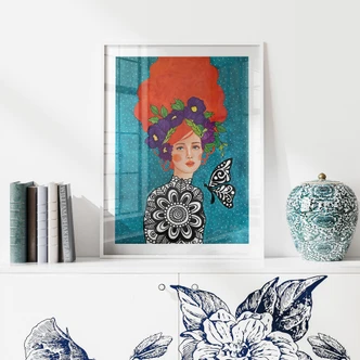 Poster Portret van een vrouw - Vlindervrouw met bloemenkrans - Hülya Poster Portret van een vrouw - Vlindervrouw met bloemenkrans - Hülya