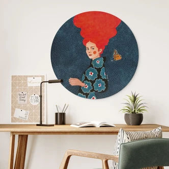 Wandbild Frau im Blumenkleid mit Schmetterling - Alu-Dibond - Hülya - Rund 