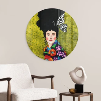 Glasbild Frau mit Schmetterling im Haar - Hülya - Rund Glasbild Frau mit Schmetterling im Haar - Hülya - Rund