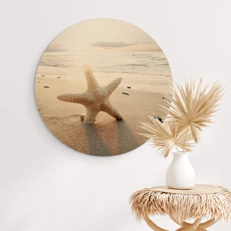 Cuadro de madera Estrella de mar centelleante en una playa solitaria - Redondo 