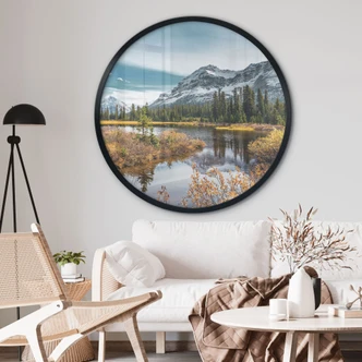 Poster Berg-Idylle am zauberhaften Kiefernwald - Rund 