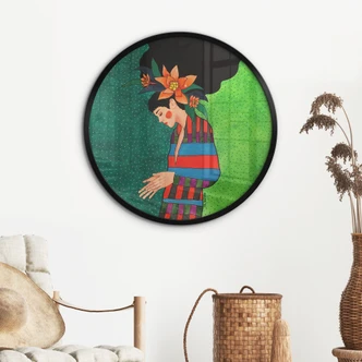 Poster Vrouw in gestreepte jurk met oranje bloemen - Hülya - Rond Poster Vrouw in gestreepte jurk met oranje bloemen - Hülya - Rond